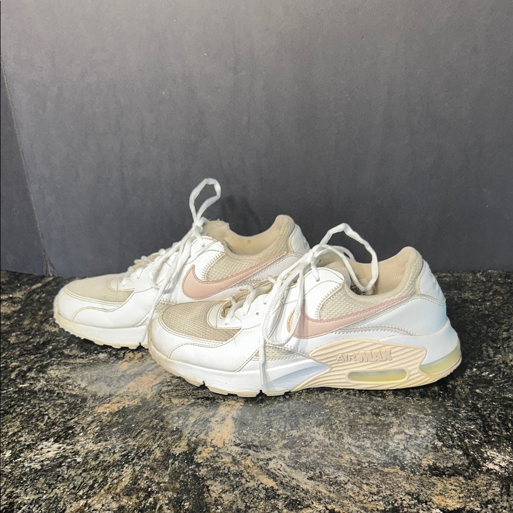 Nike Women's Sneakers in White and pink